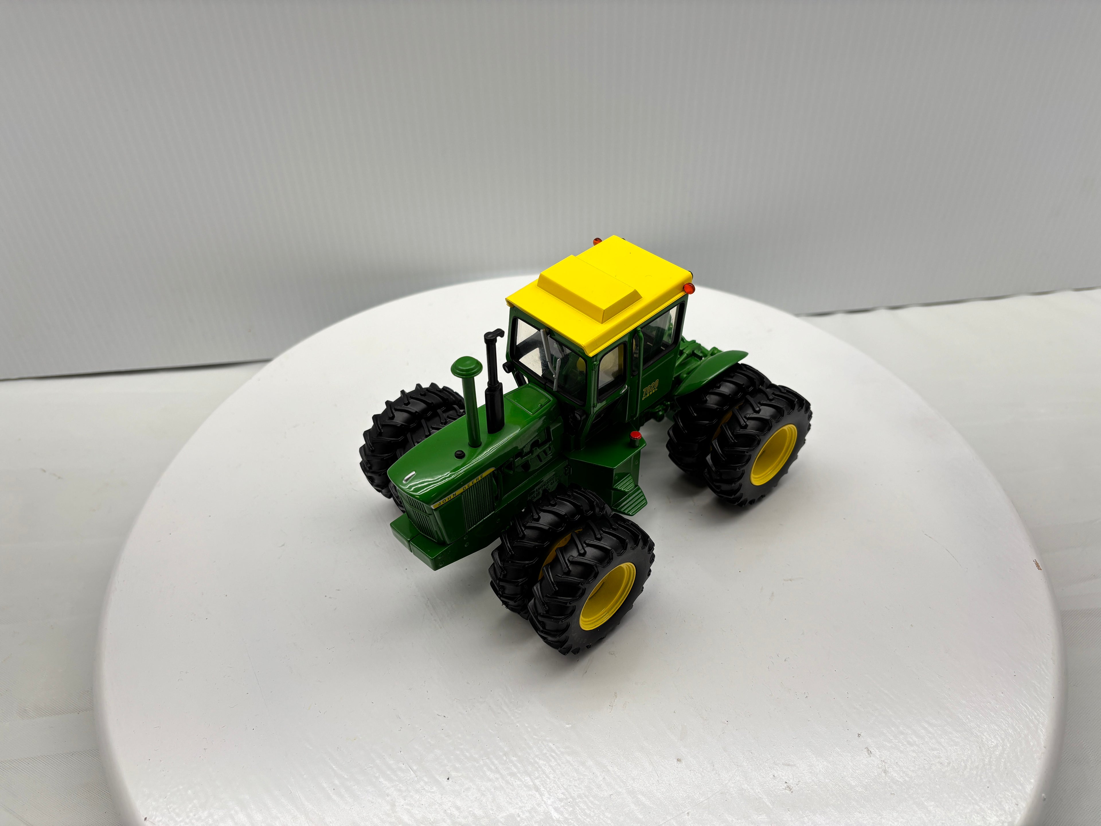 1/32 John Deere 7020