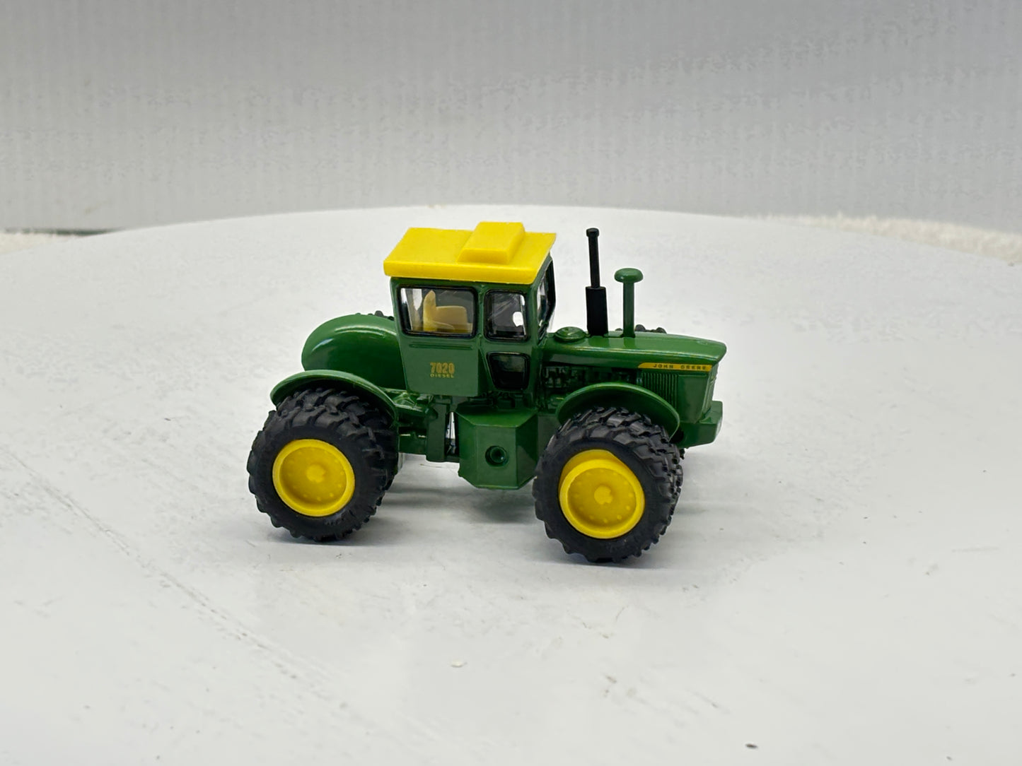 1/64 John Deere 7020 NFTS