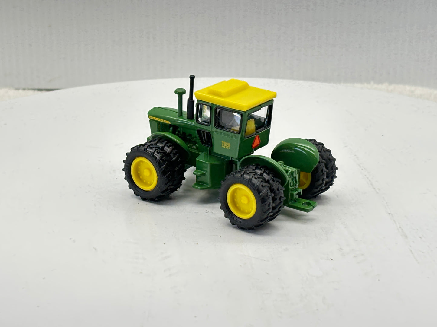 1/64 John Deere 7020 NFTS