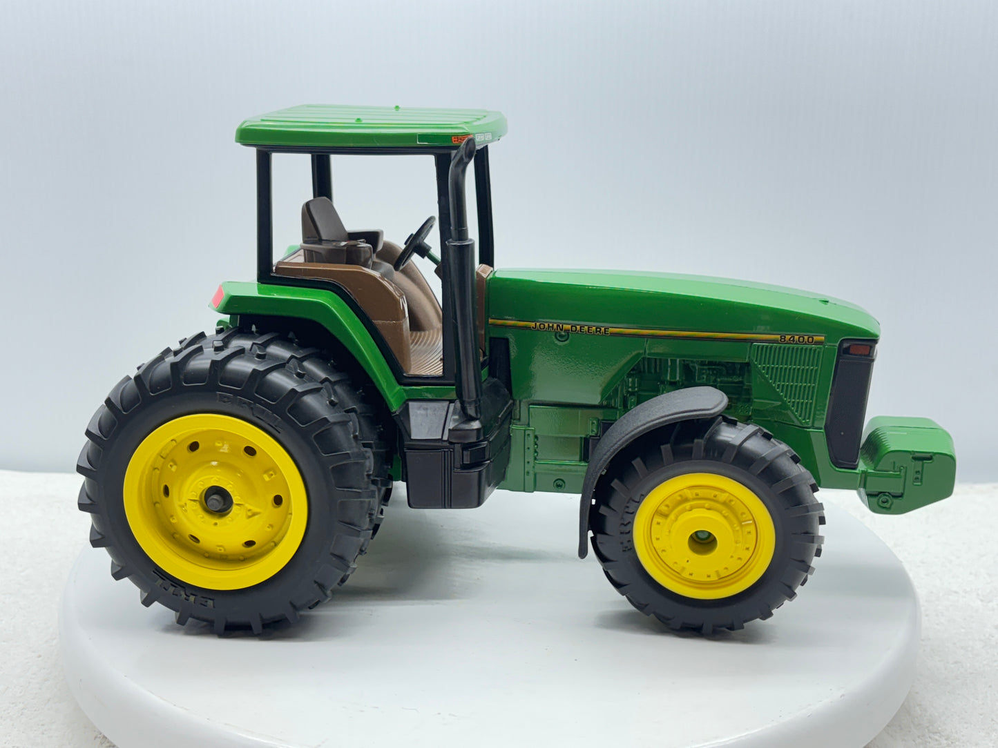 1/16 John Deere 8400
