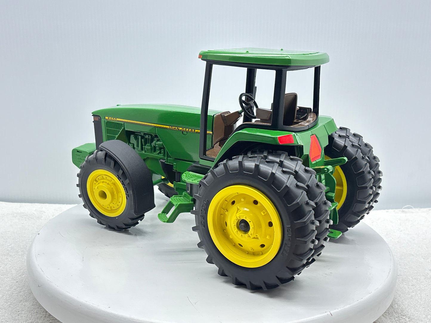 1/16 John Deere 8400