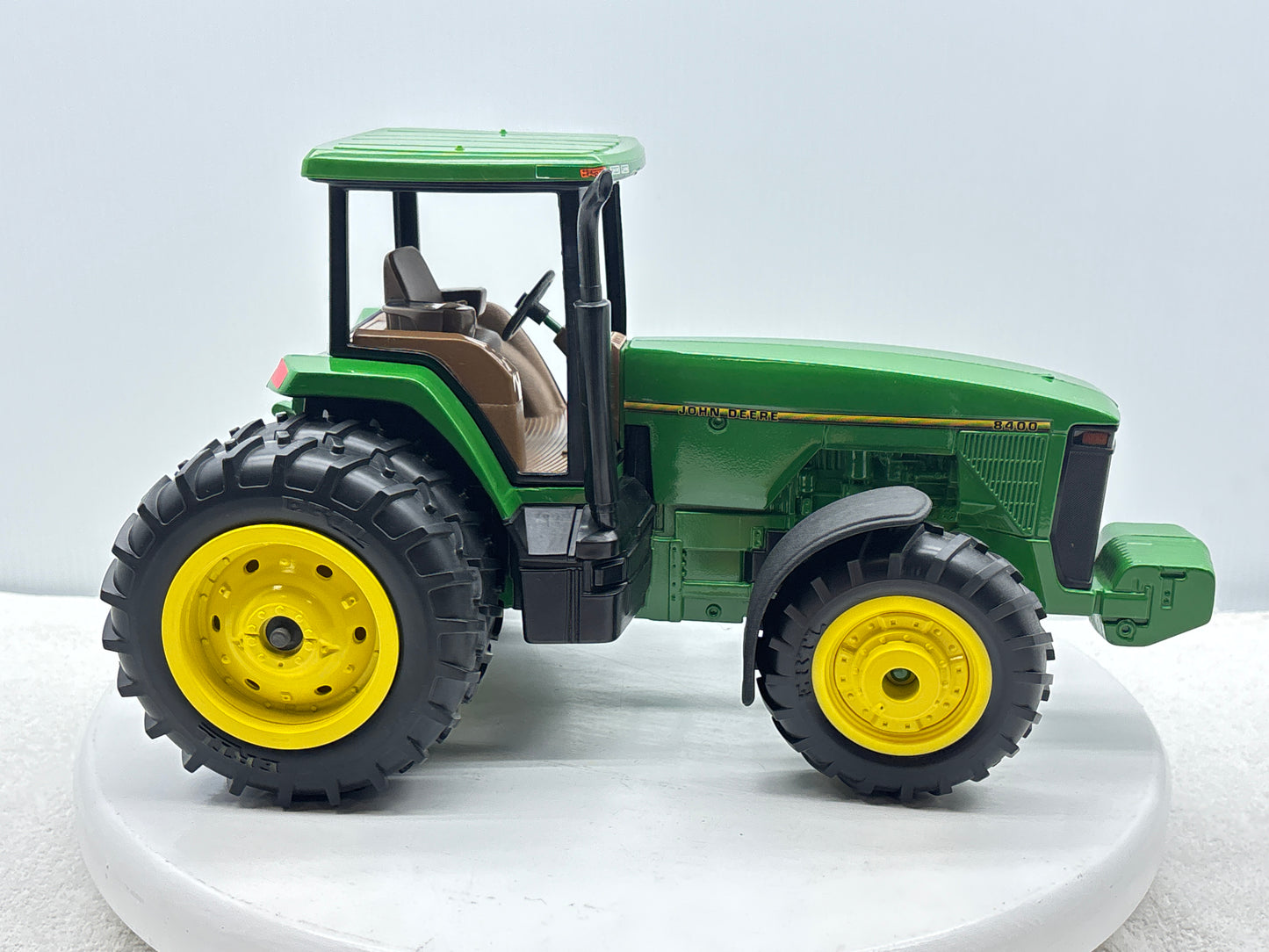 1/16 John Deere 8400