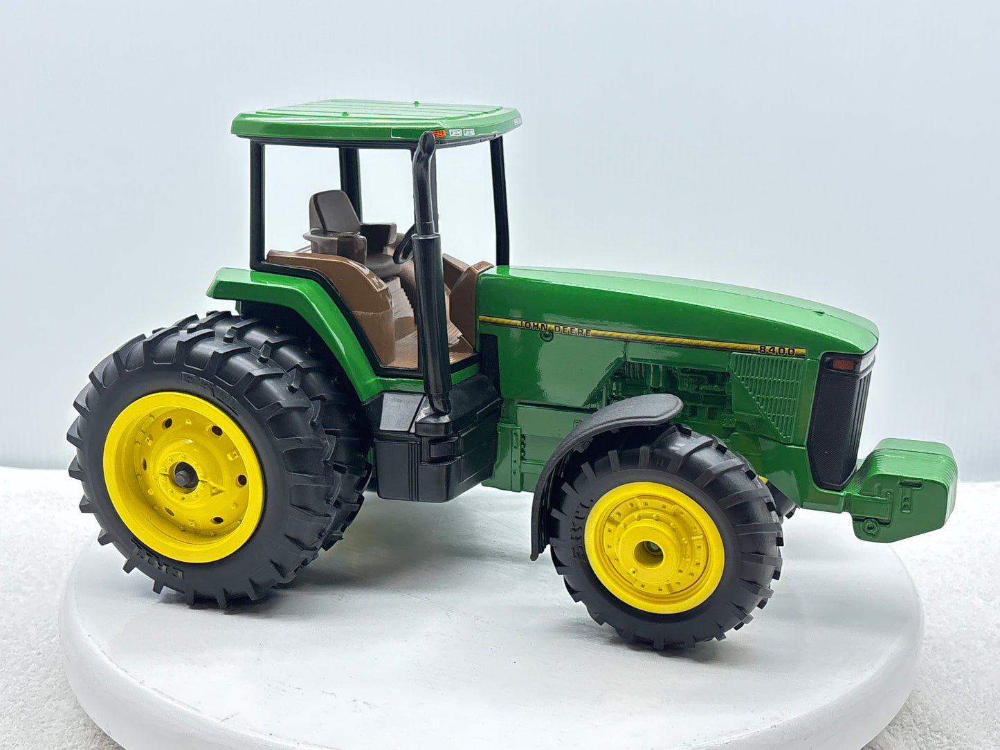 1/16 John Deere 8400