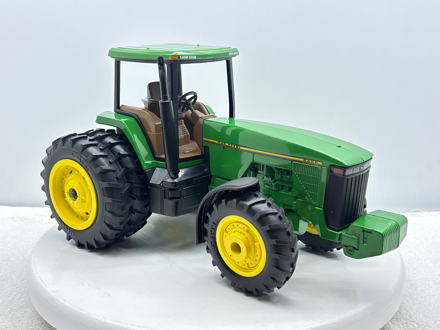 1/16 John Deere 8400