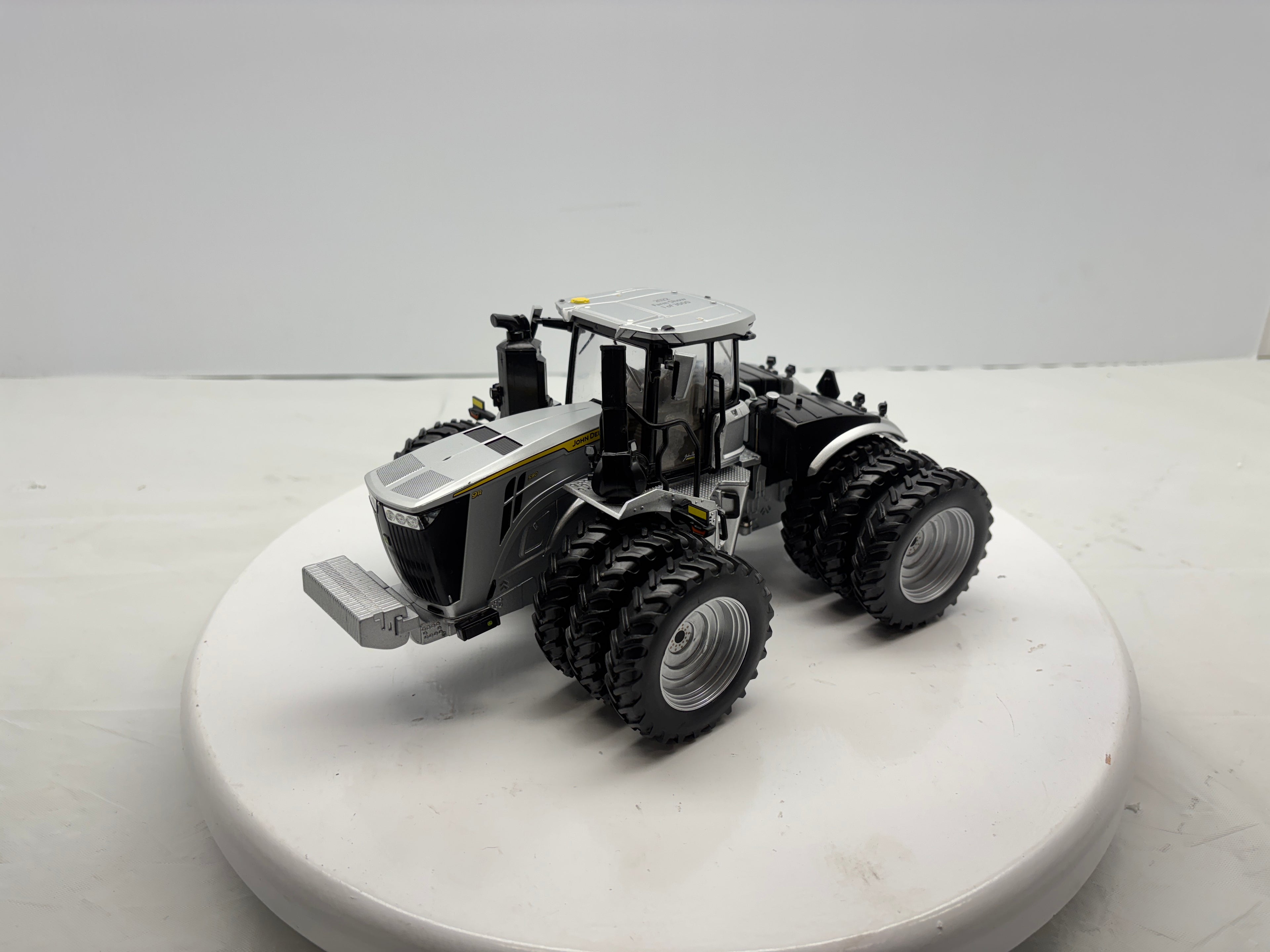 1/32 John Deere 9R 590 "Silver"
