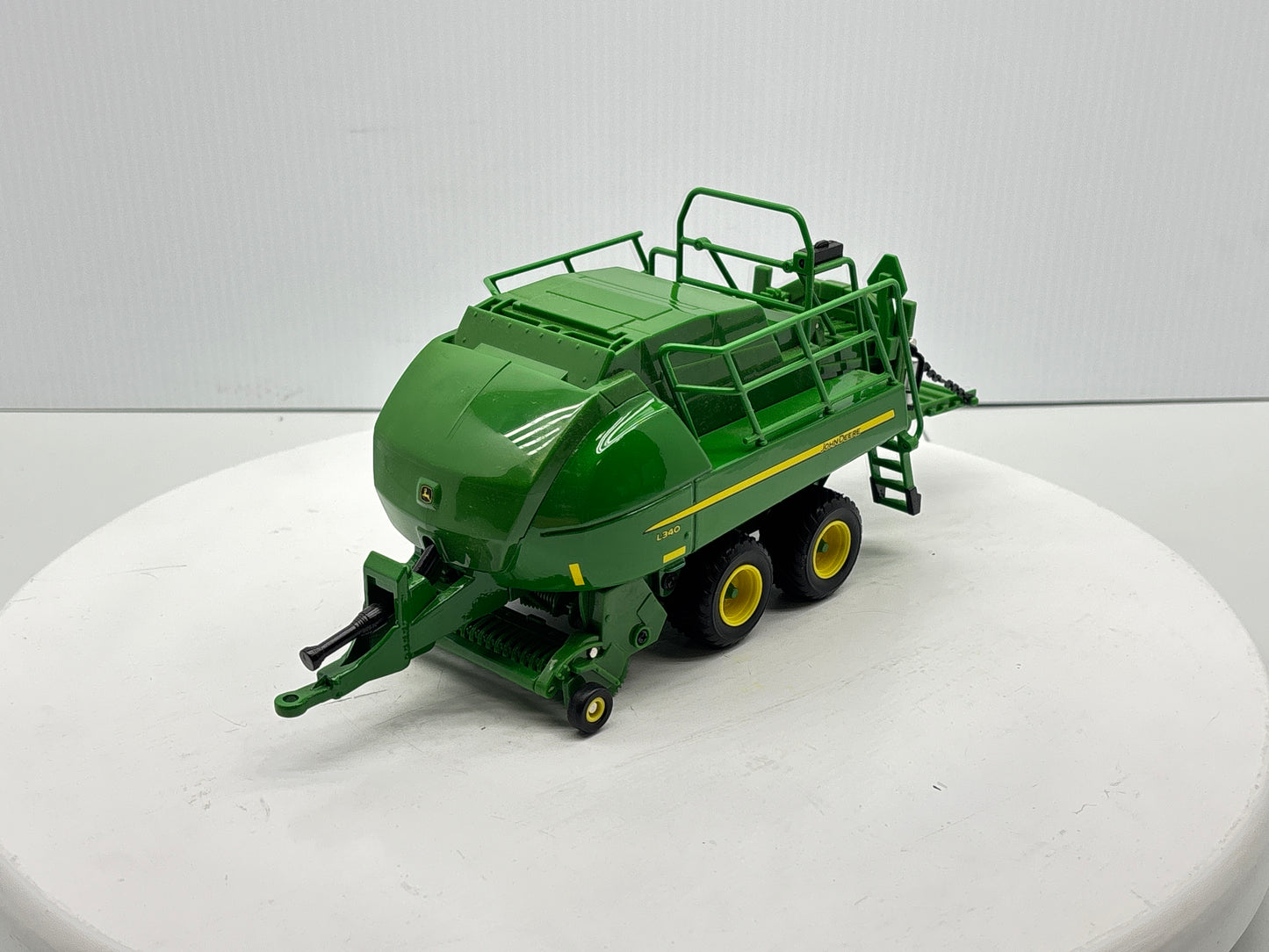 1/32 John Deere L340