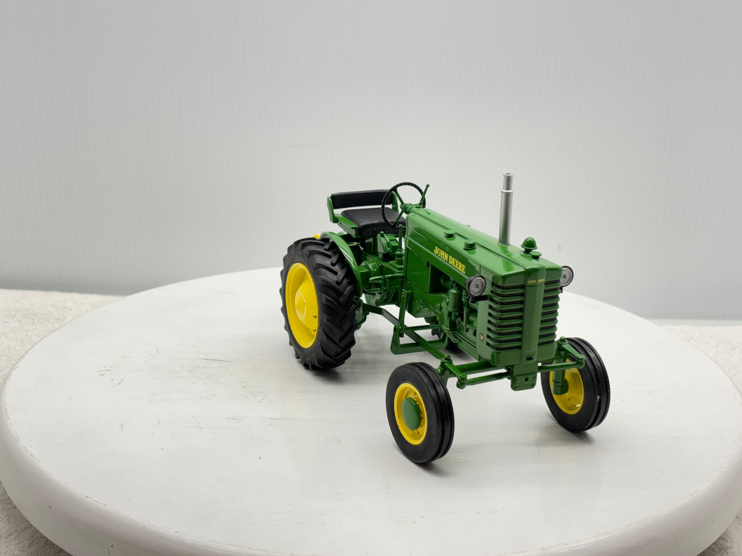 1/16 John Deere ''M''