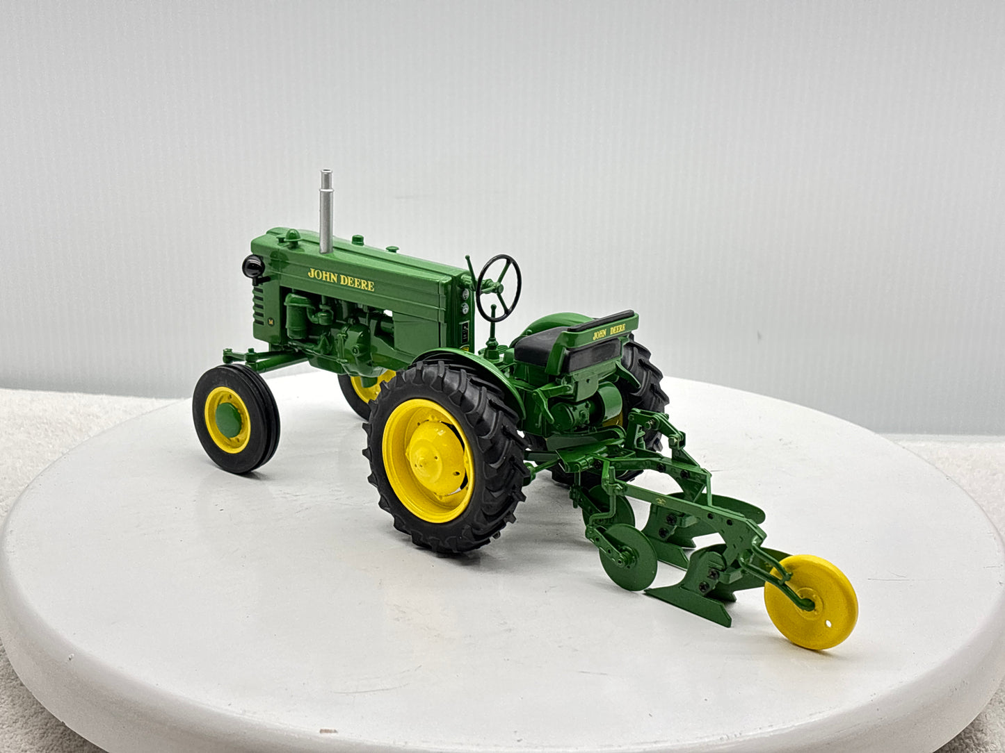 1/16 John Deere ''M''