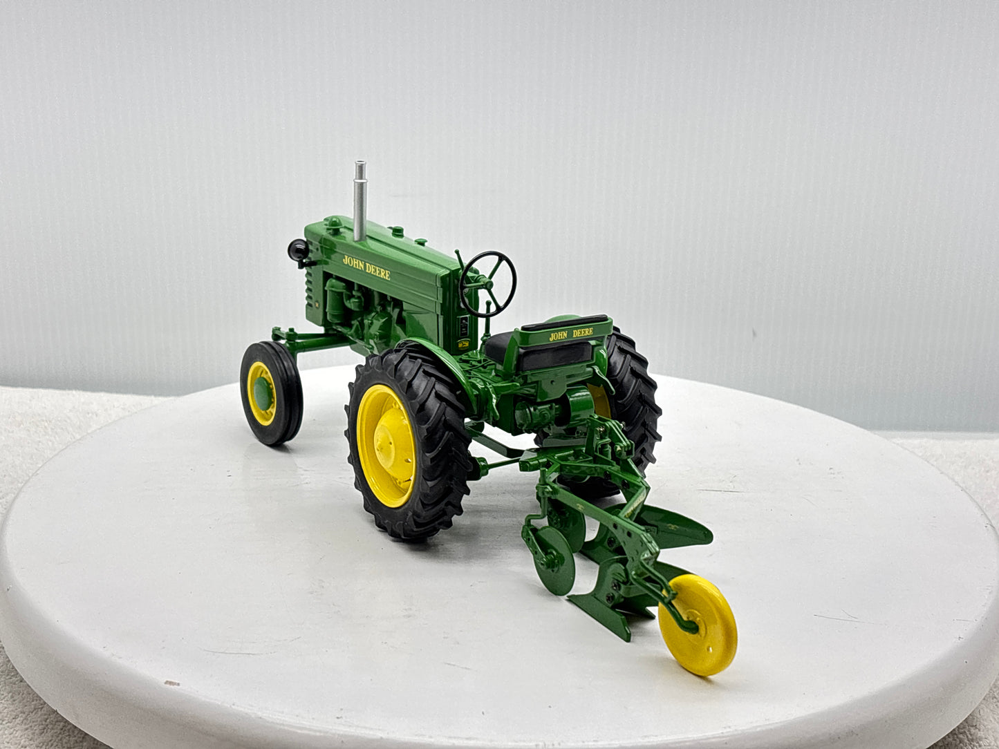1/16 John Deere ''M''