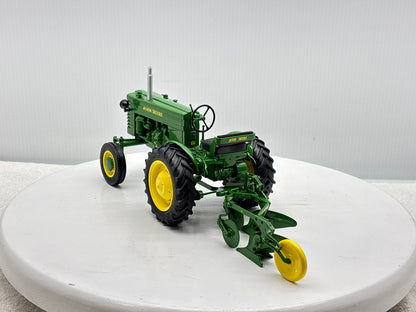 1/16 John Deere ''M''