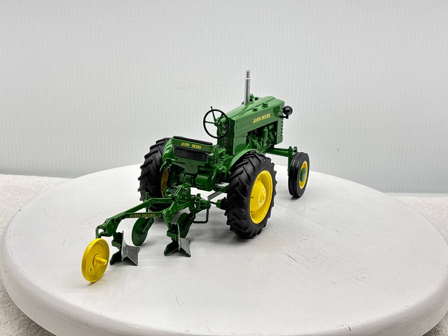 1/16 John Deere ''M''