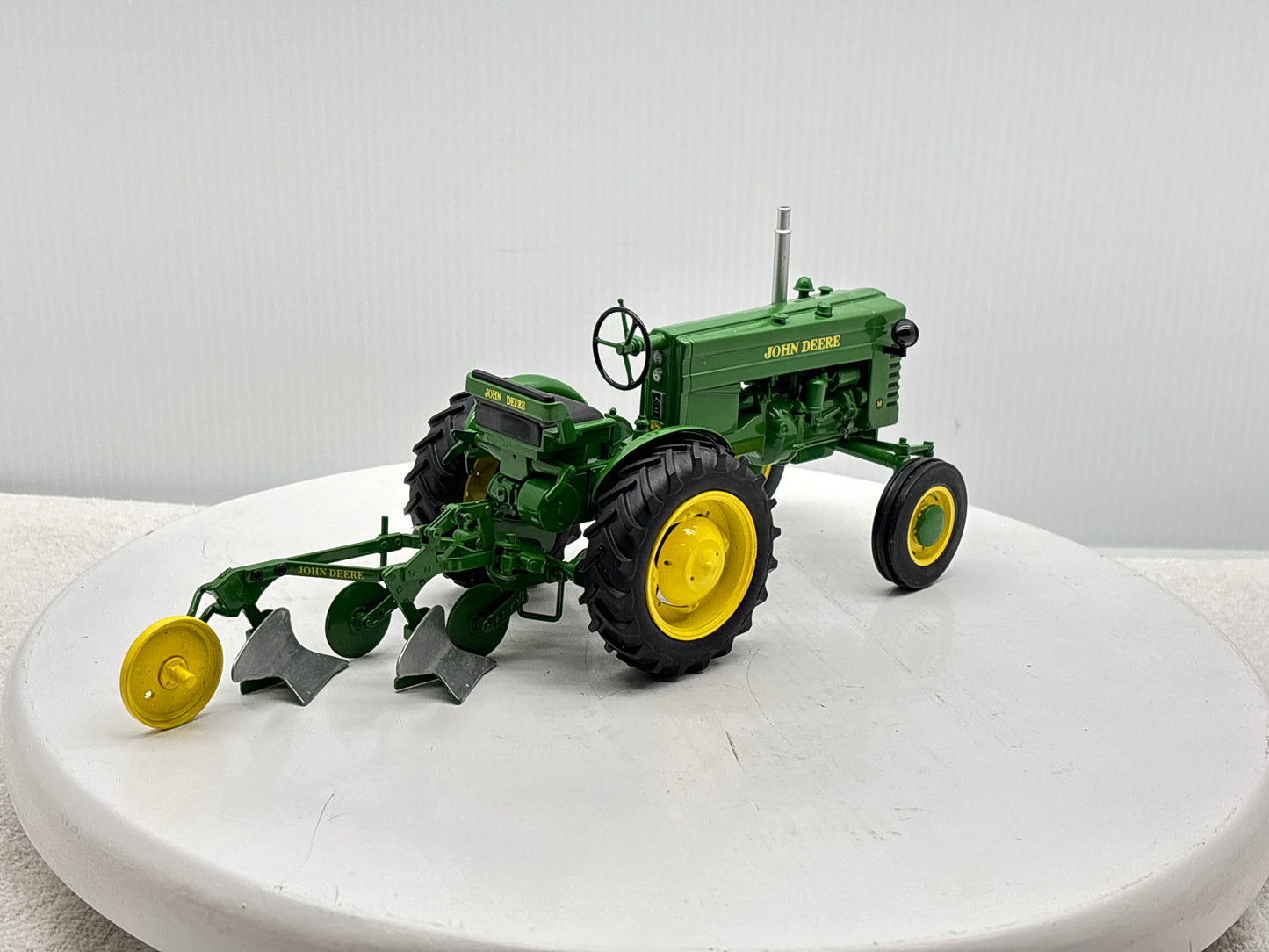 1/16 John Deere ''M''