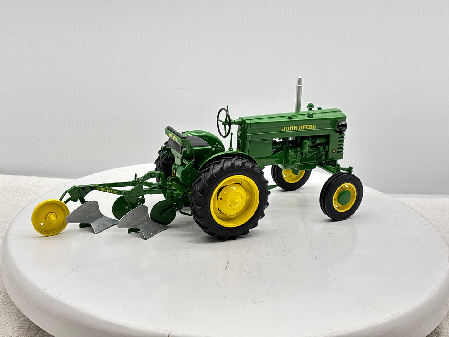 1/16 John Deere ''M''