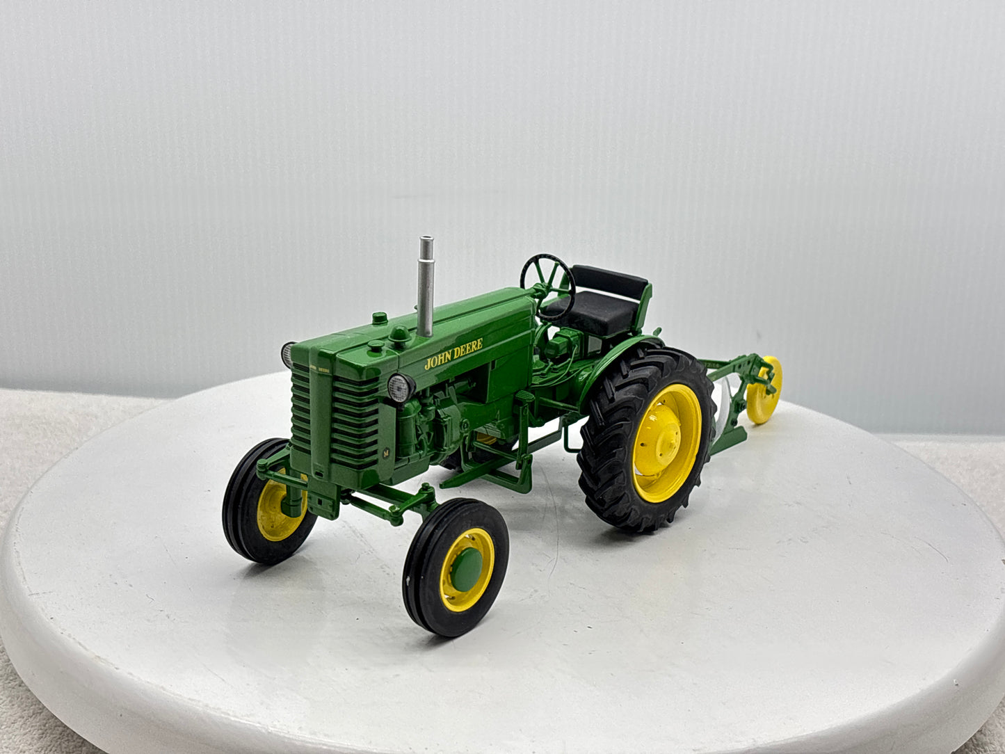 1/16 John Deere ''M''