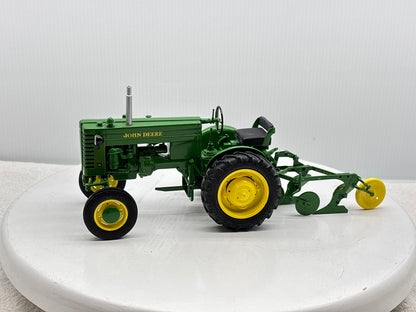 1/16 John Deere ''M''