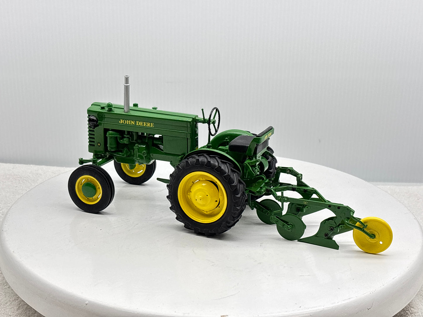 1/16 John Deere ''M''