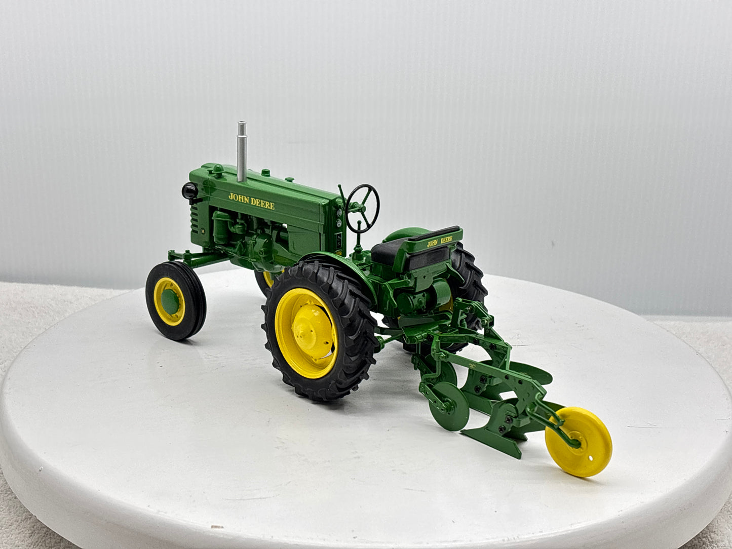1/16 John Deere ''M''