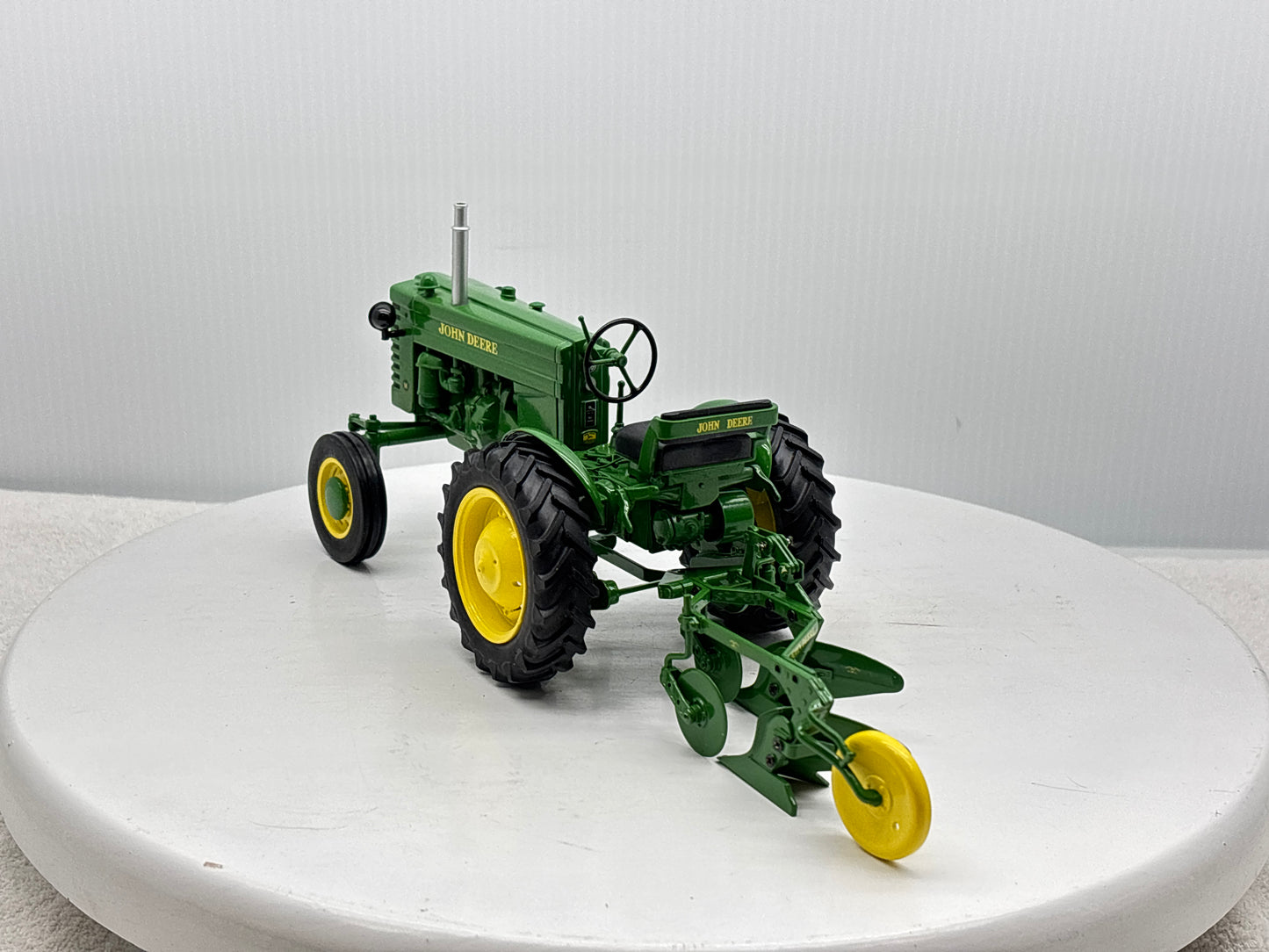 1/16 John Deere ''M''