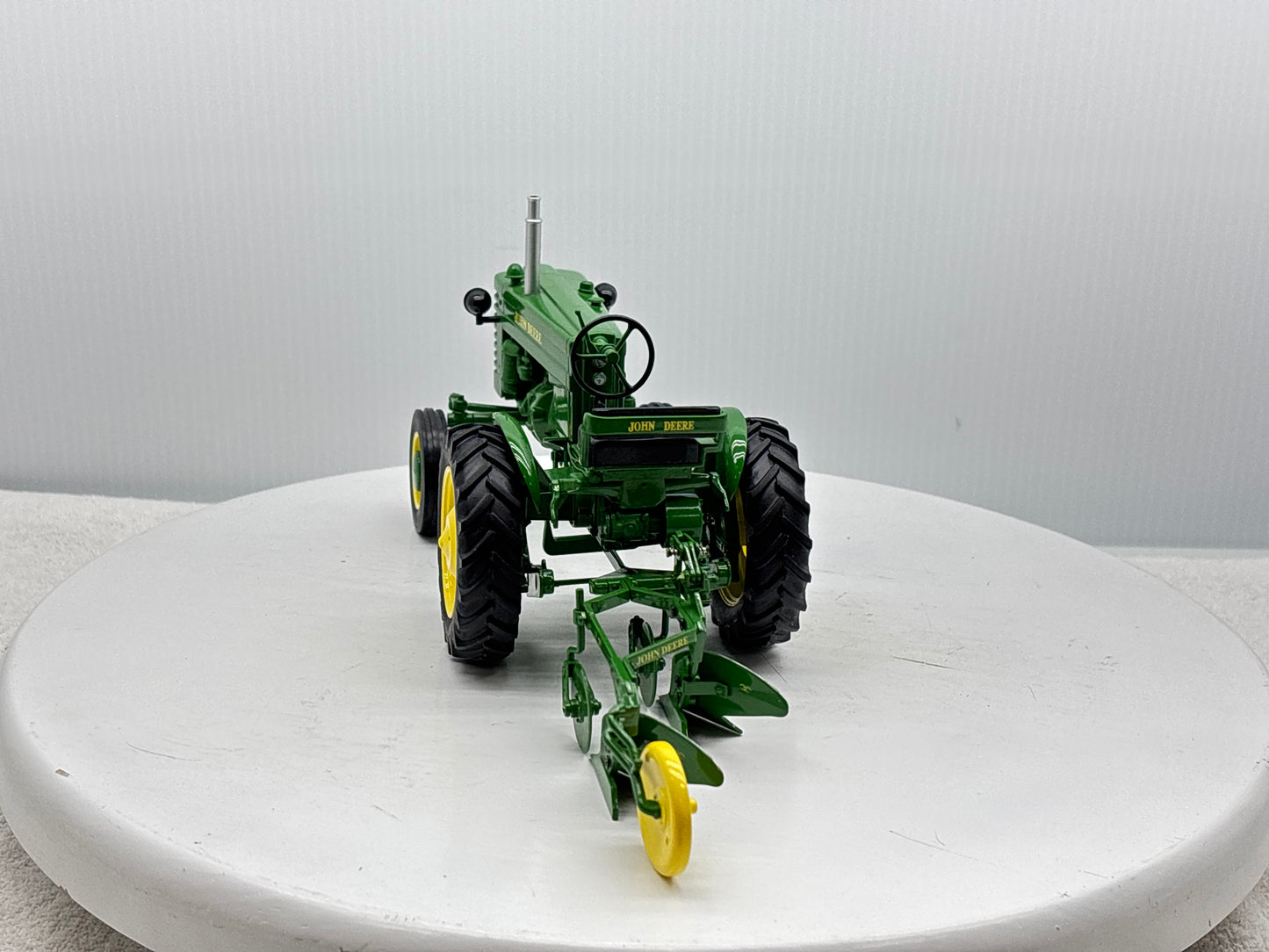 1/16 John Deere ''M''