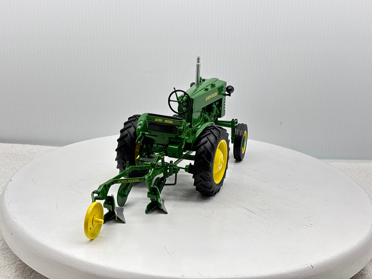 1/16 John Deere ''M''