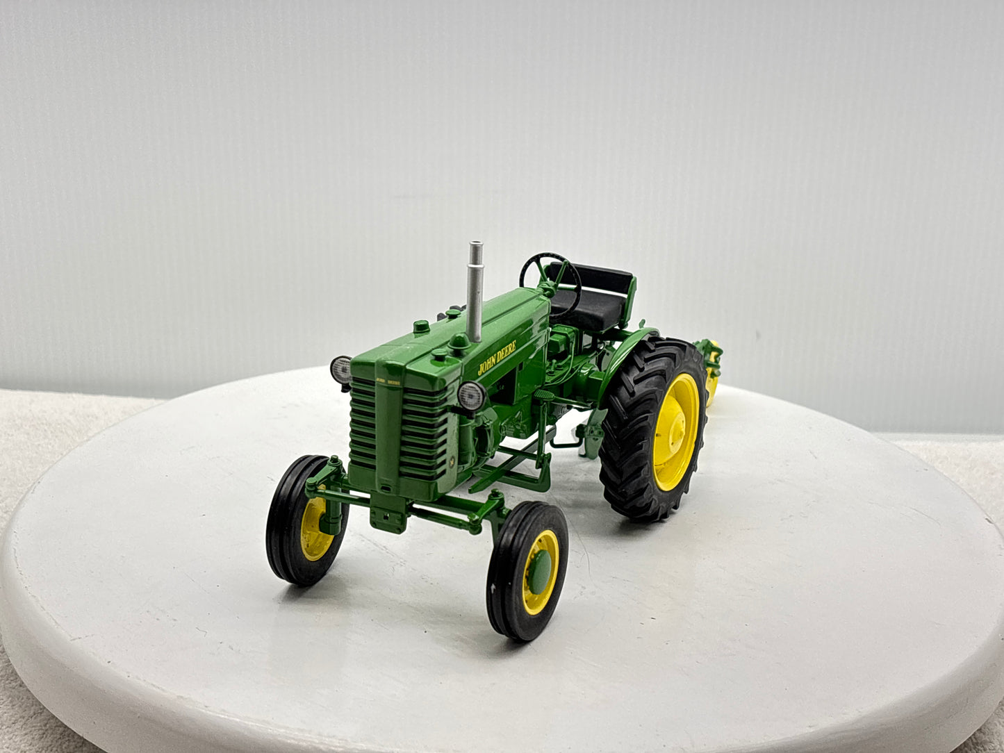 1/16 John Deere ''M''