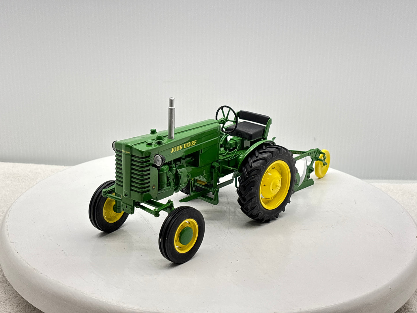 1/16 John Deere ''M''