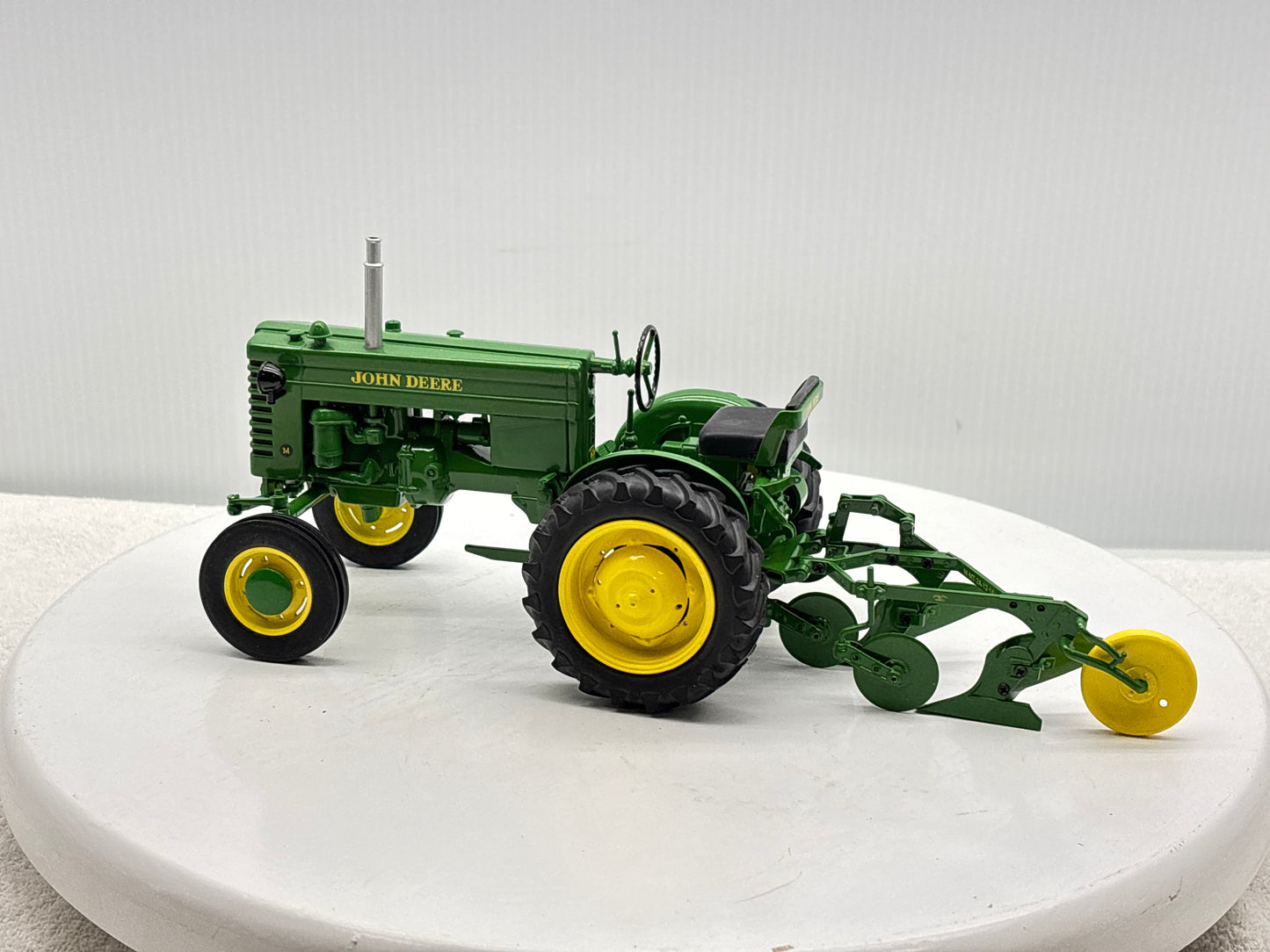 1/16 John Deere ''M''