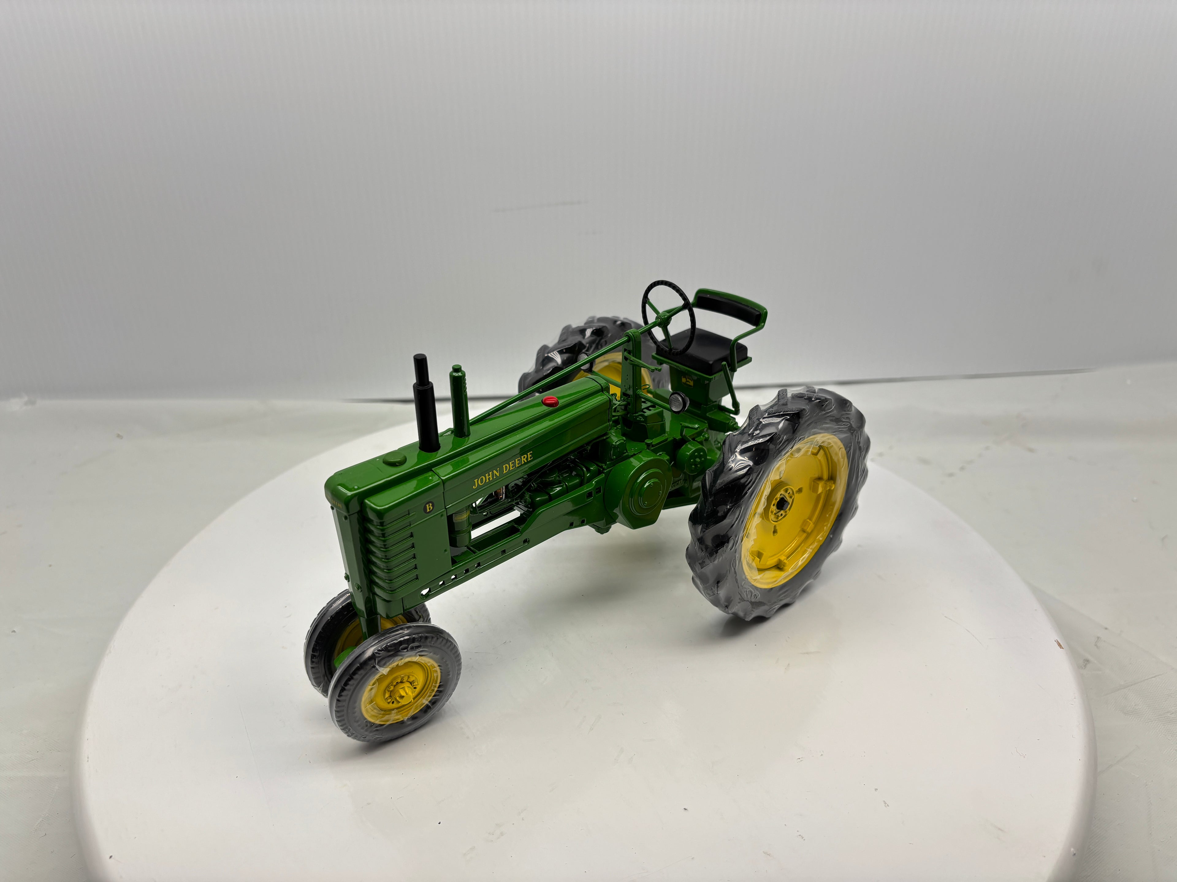1/16 John Deere Model B
