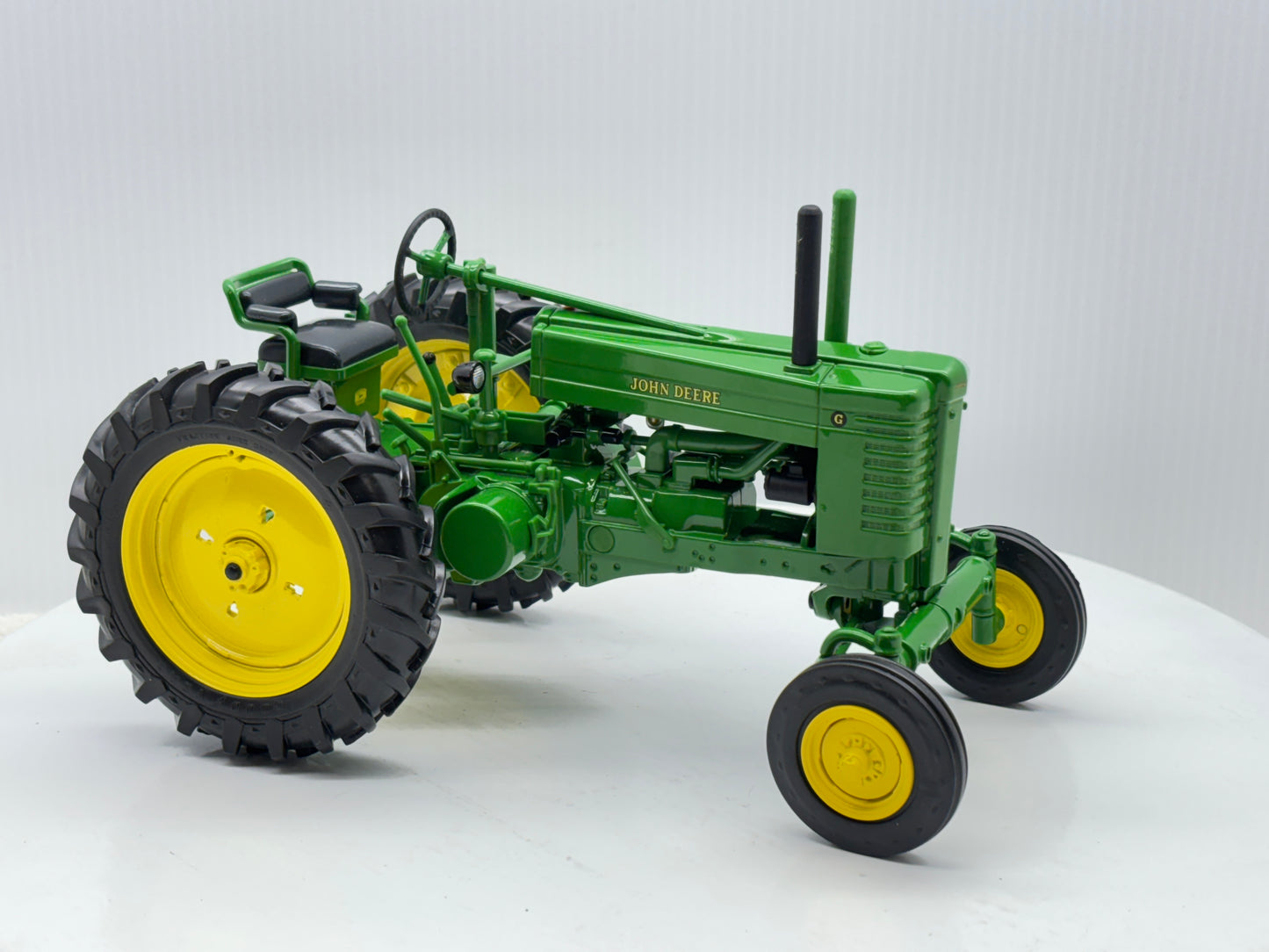 1/16 John Deere Model G Prestige