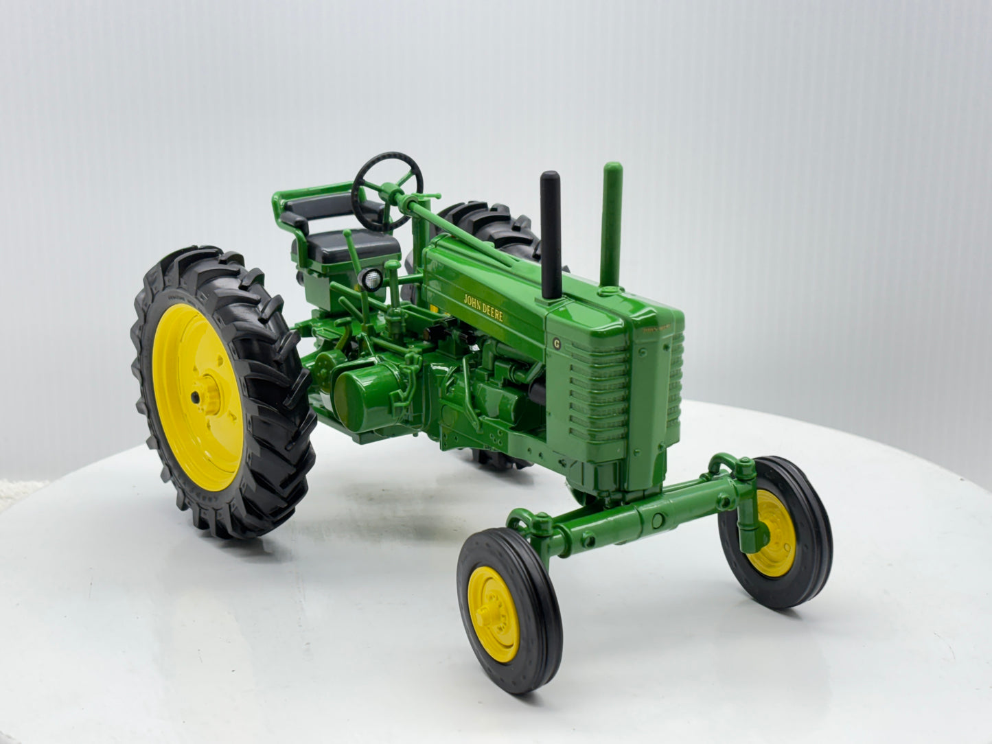 1/16 John Deere Model G Prestige