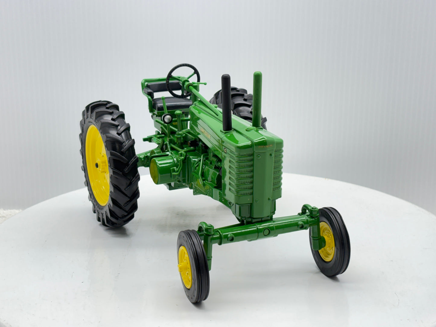 1/16 John Deere Model G Prestige