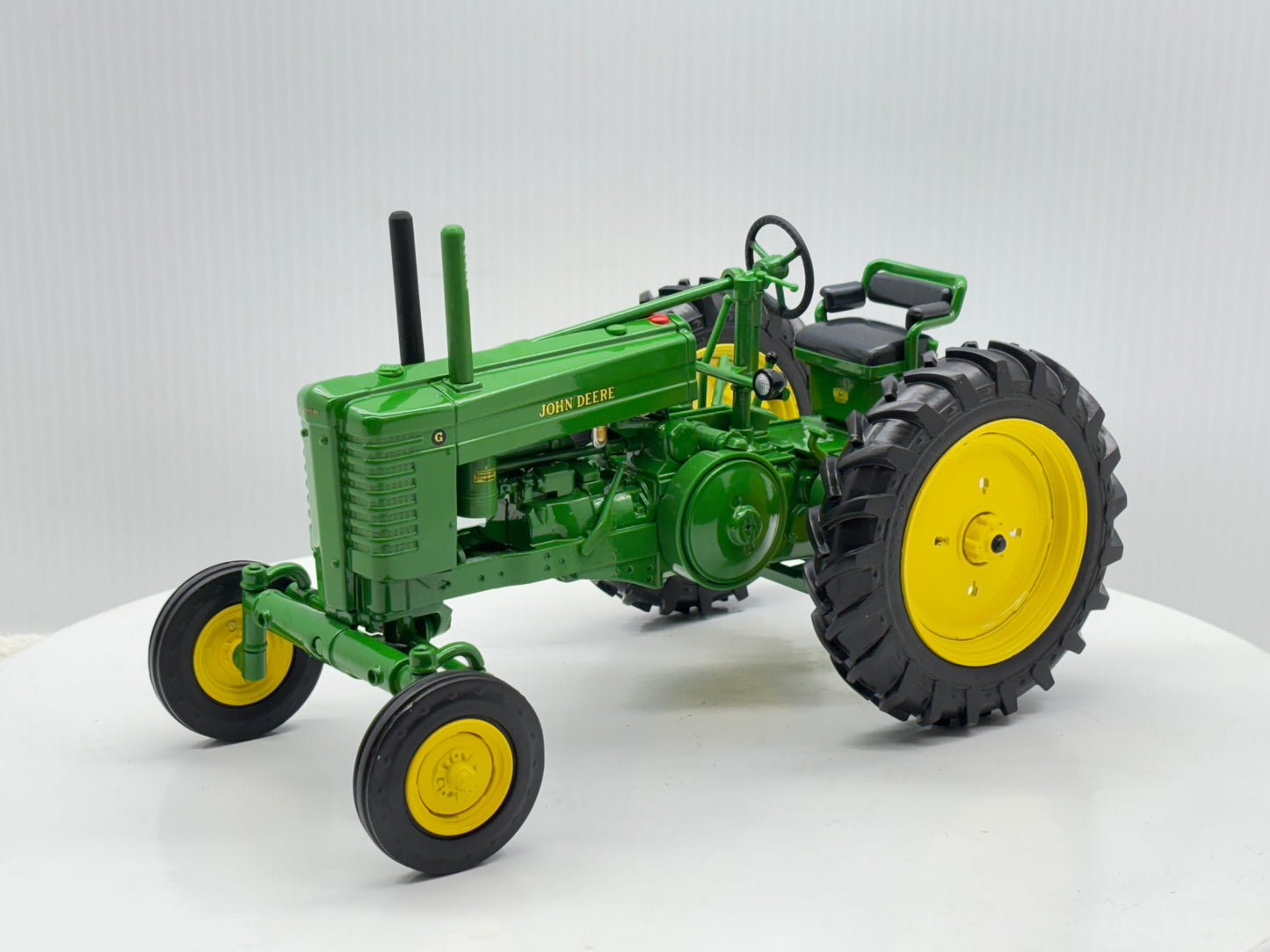 1/16 John Deere Model G Prestige