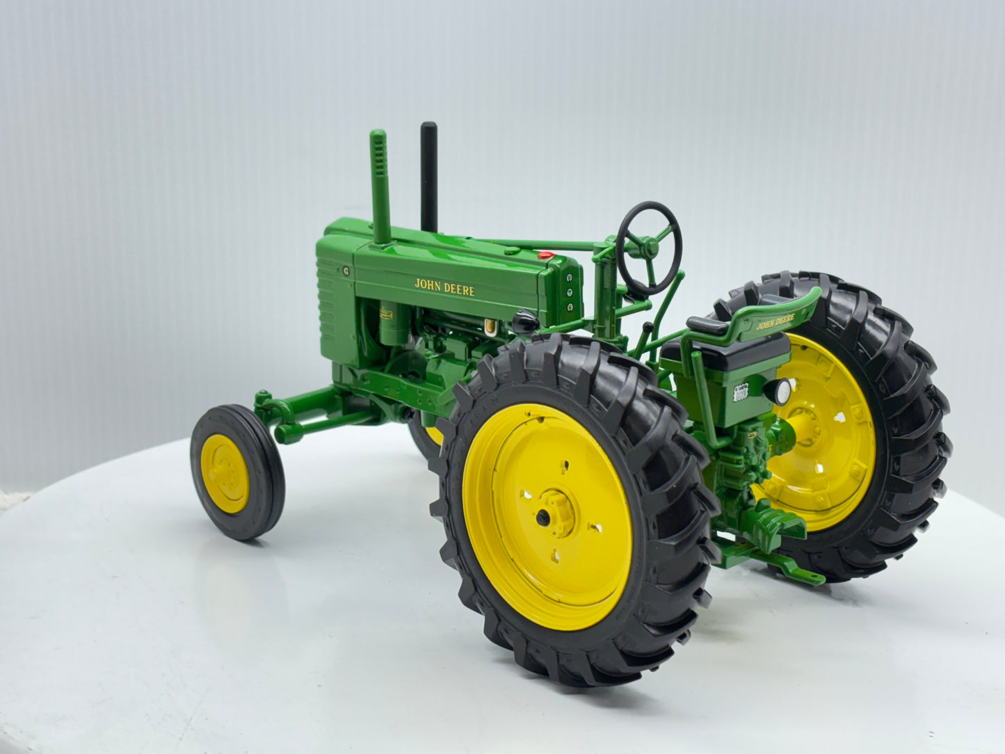 1/16 John Deere Model G Prestige