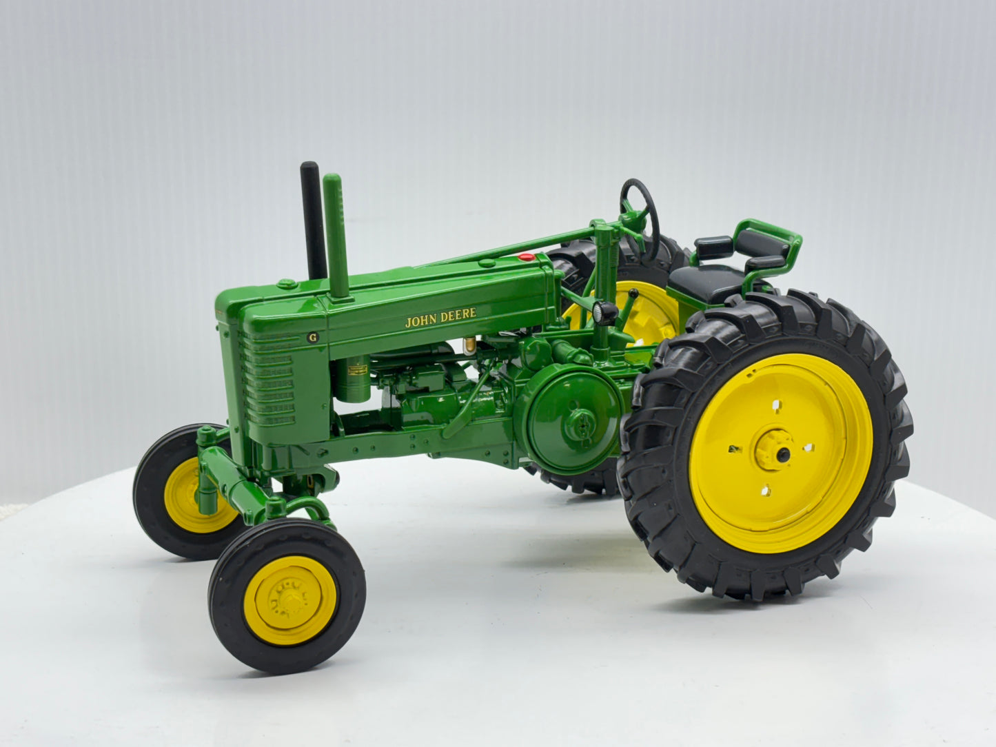 1/16 John Deere Model G Prestige