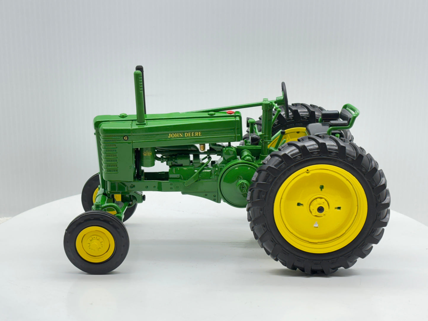 1/16 John Deere Model G Prestige