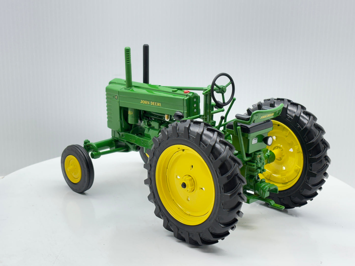 1/16 John Deere Model G Prestige