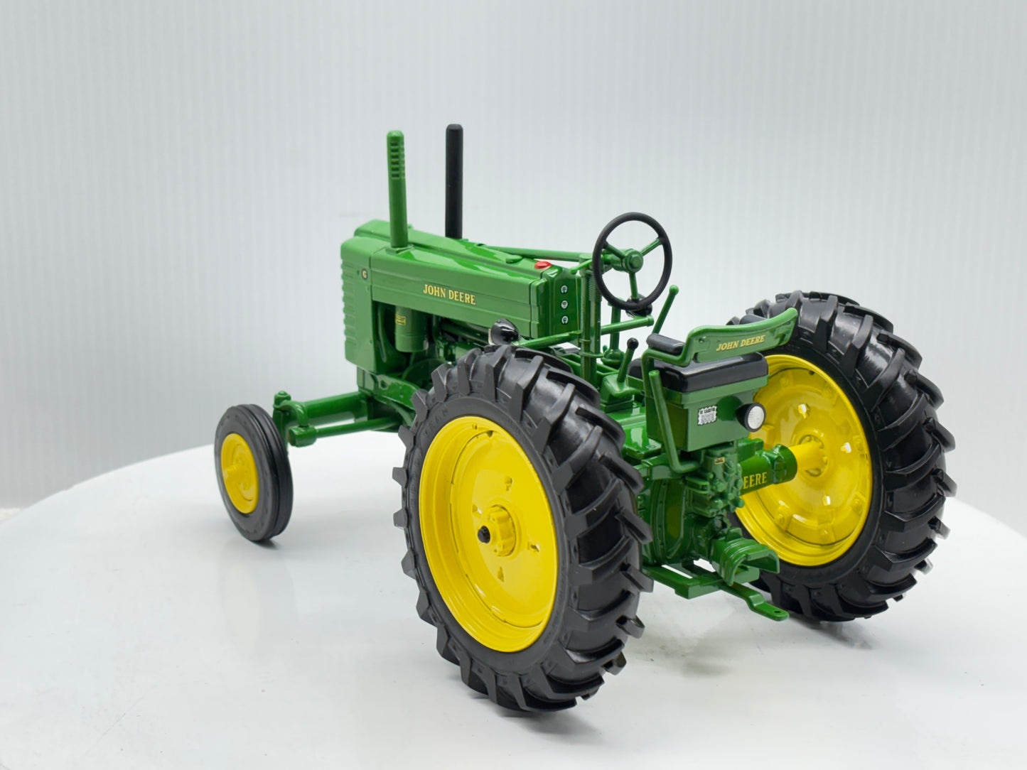 1/16 John Deere Model G Prestige