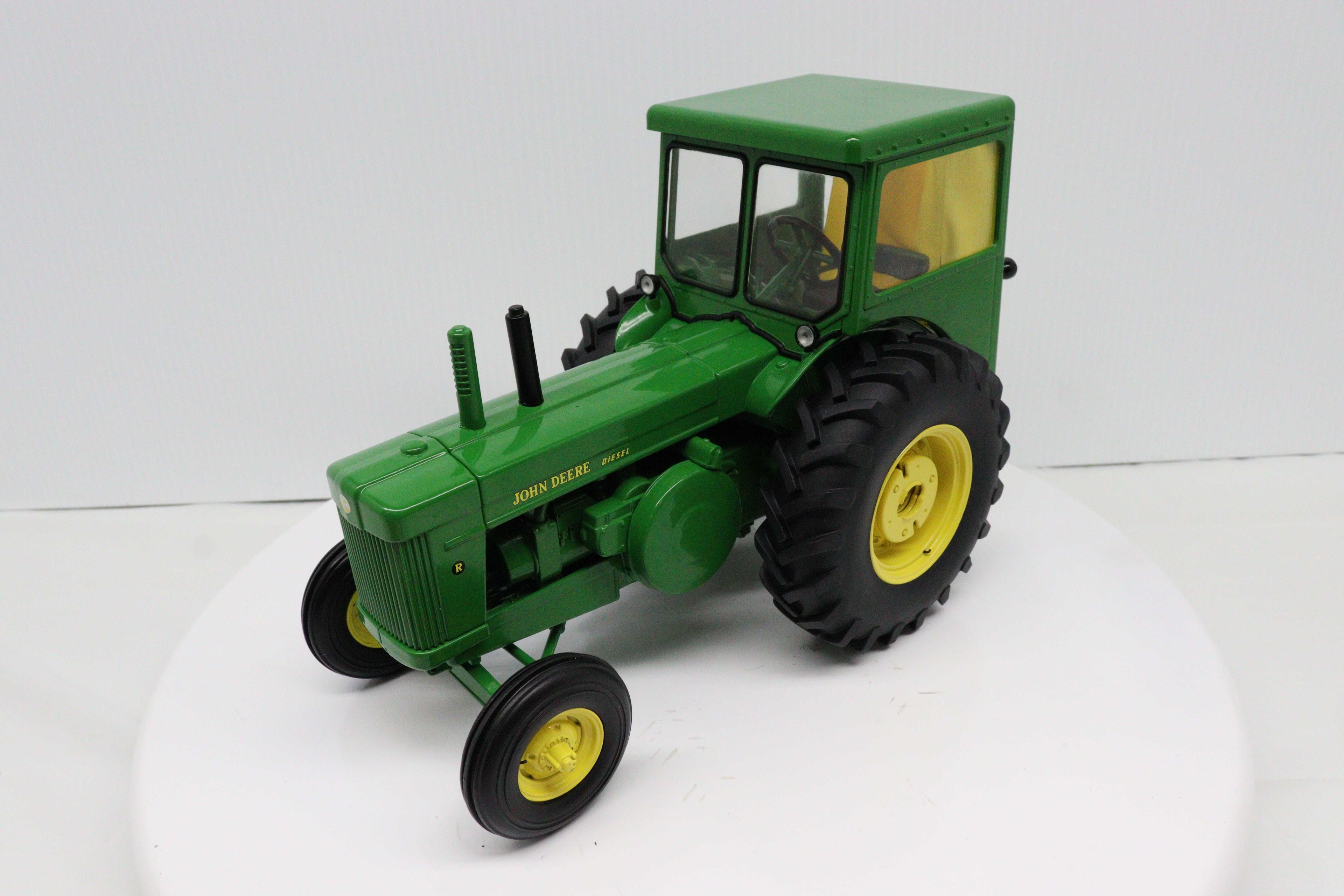 1/16 John Deere "R"