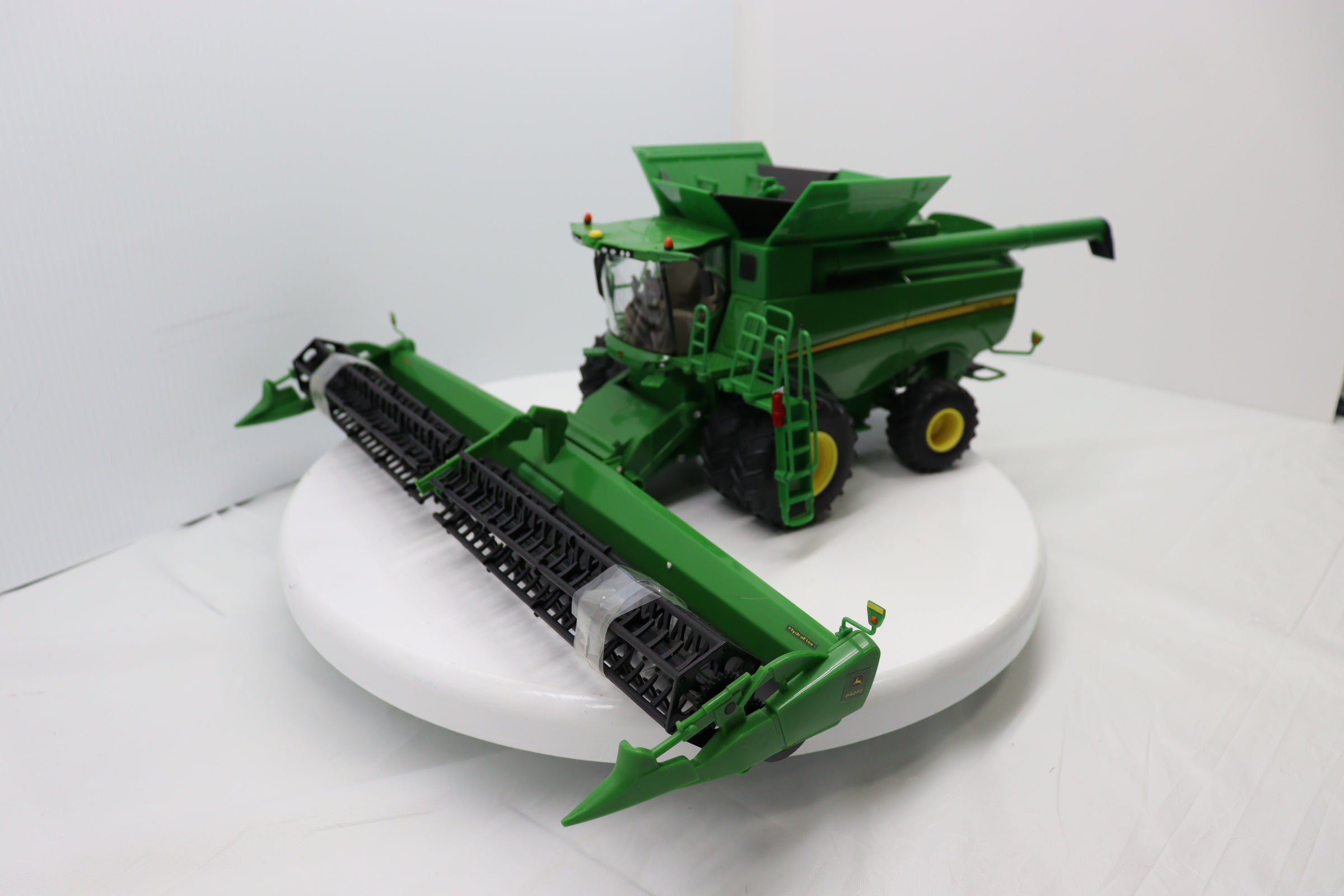 1/32 John Deere S690