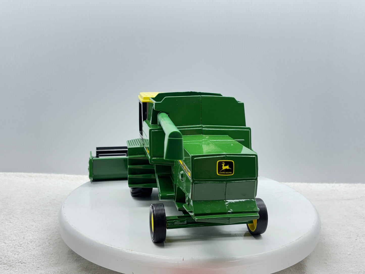 1/28 John Deere Titan