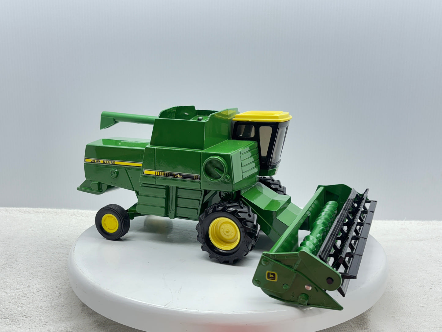 1/28 John Deere Titan