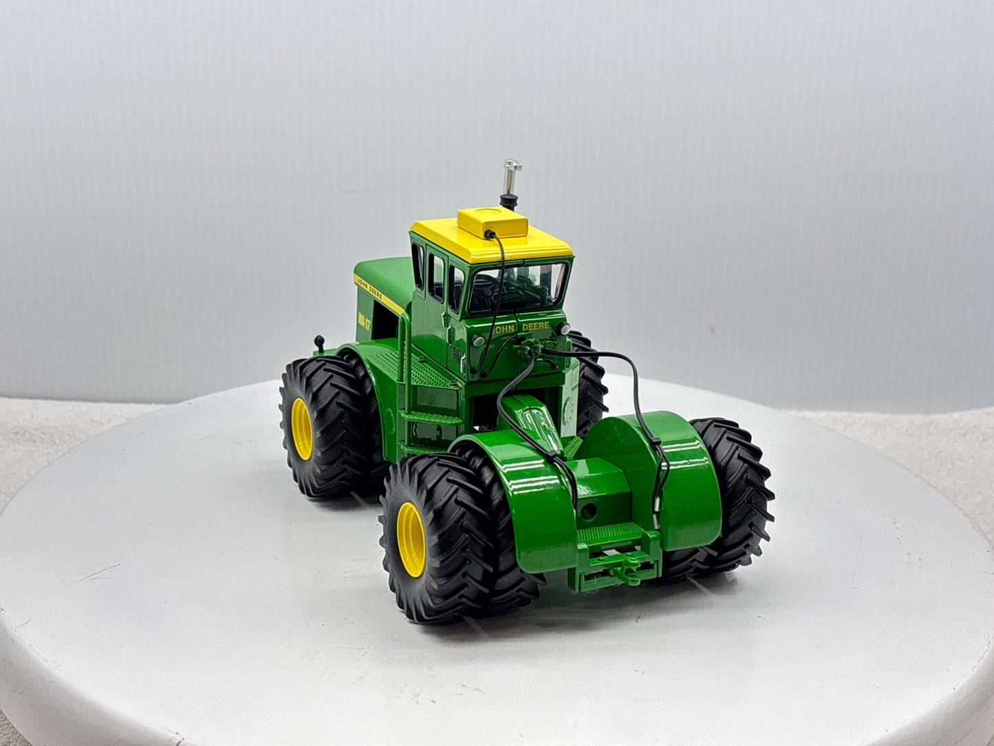 1/32 John Deere WA-17 Prestige