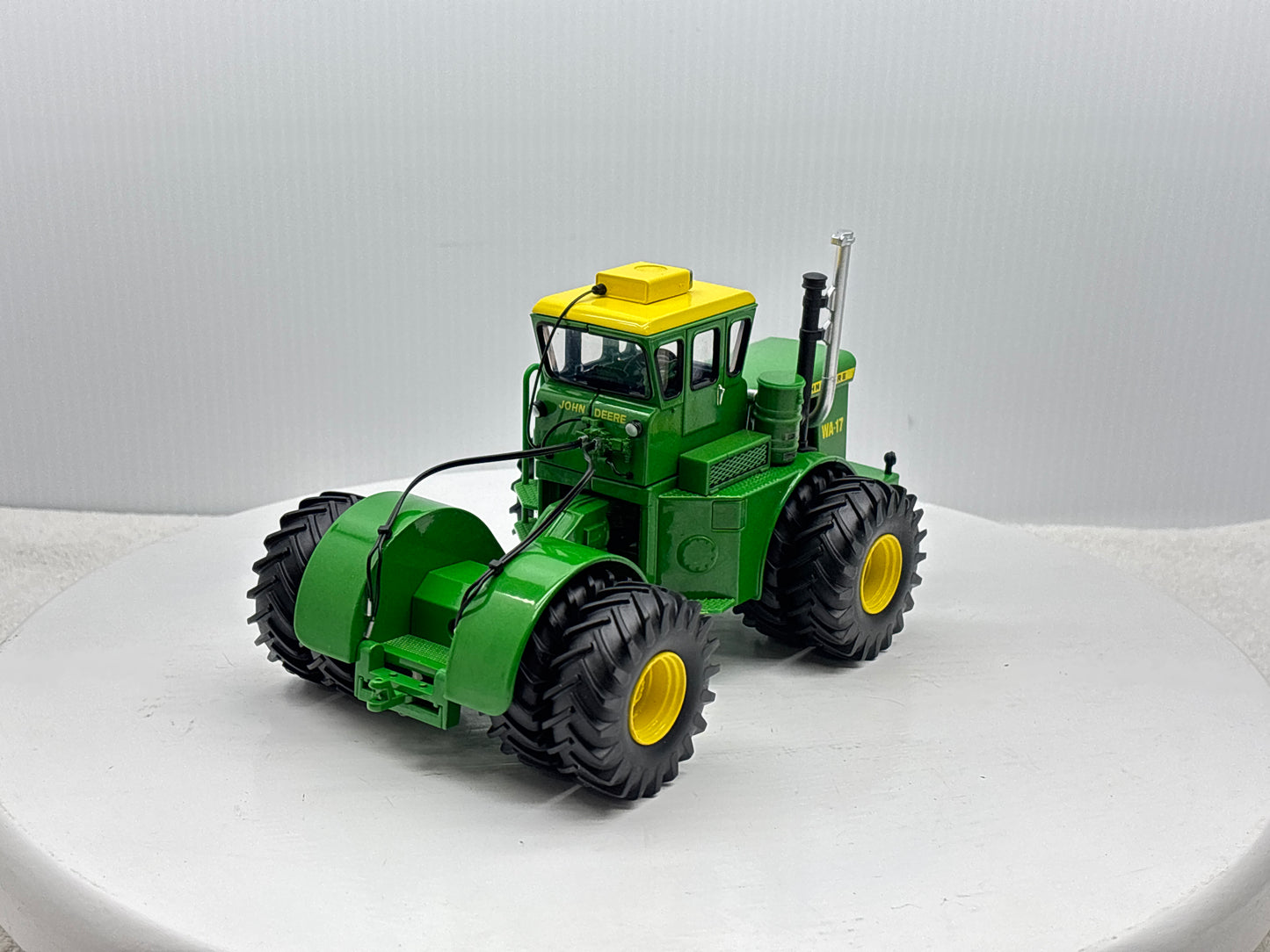 1/32 John Deere WA-17 Prestige