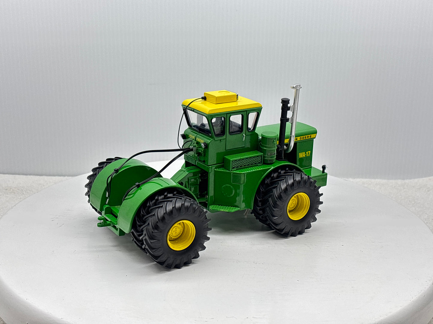 1/32 John Deere WA-17 Prestige