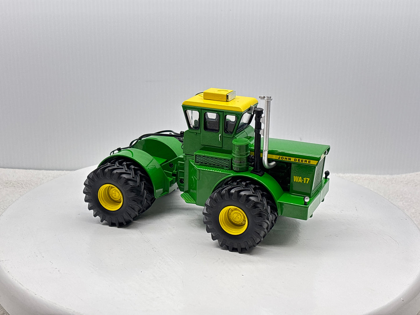 1/32 John Deere WA-17 Prestige
