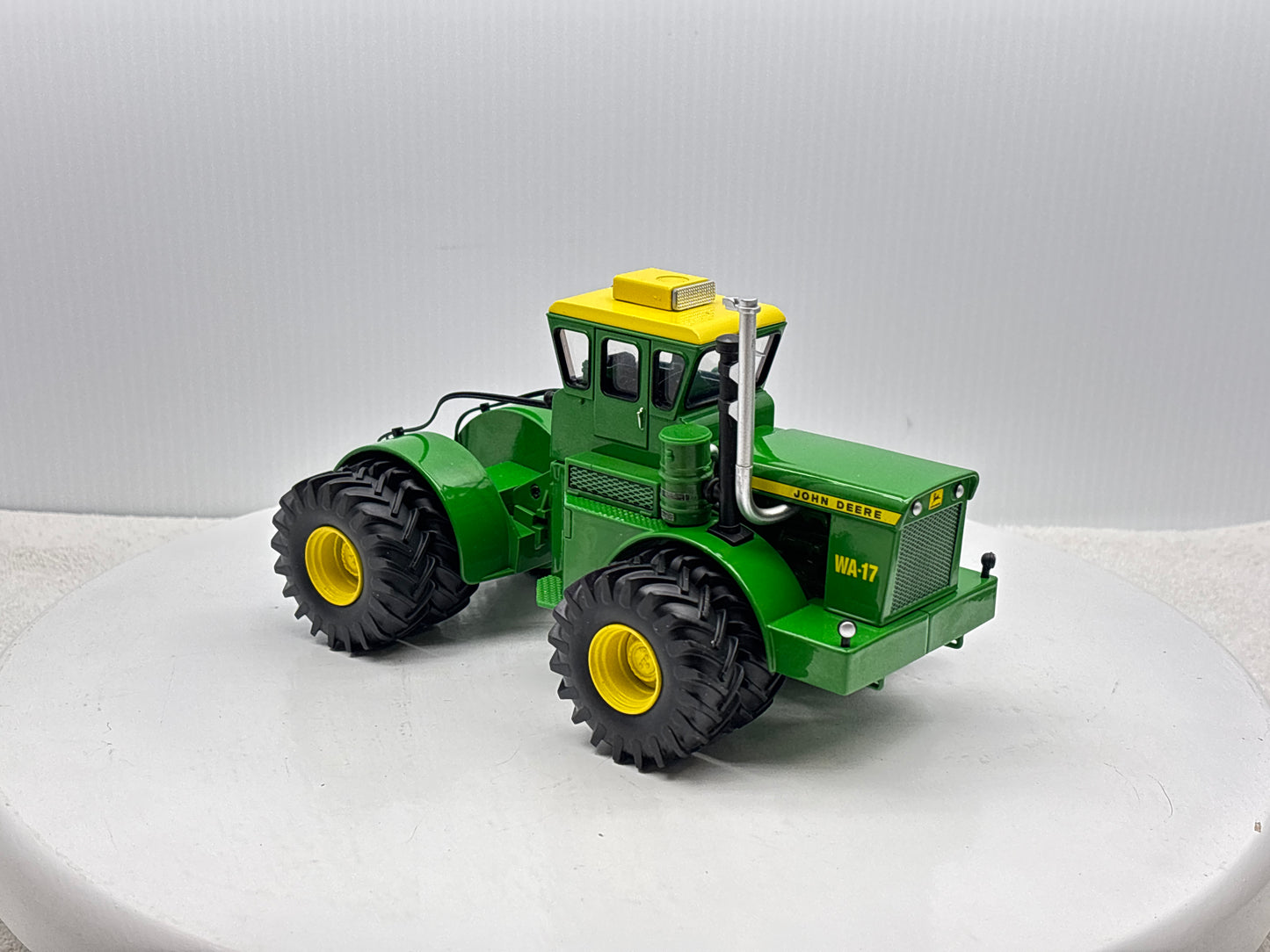 1/32 John Deere WA-17 Prestige