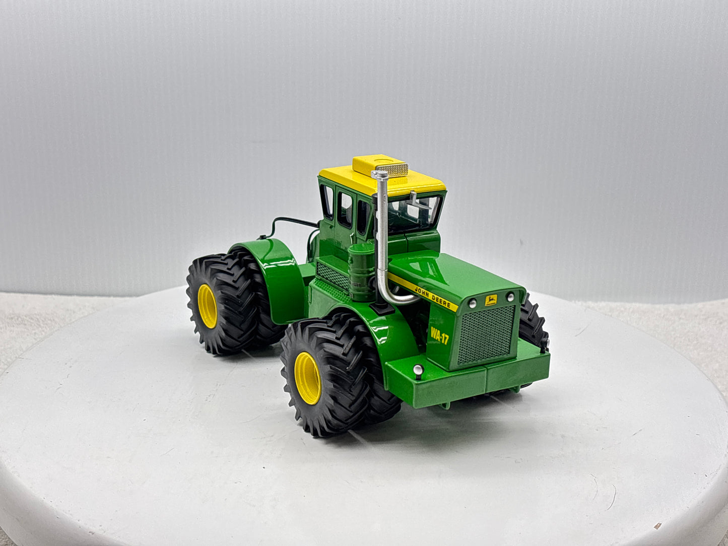 1/32 John Deere WA-17 Prestige