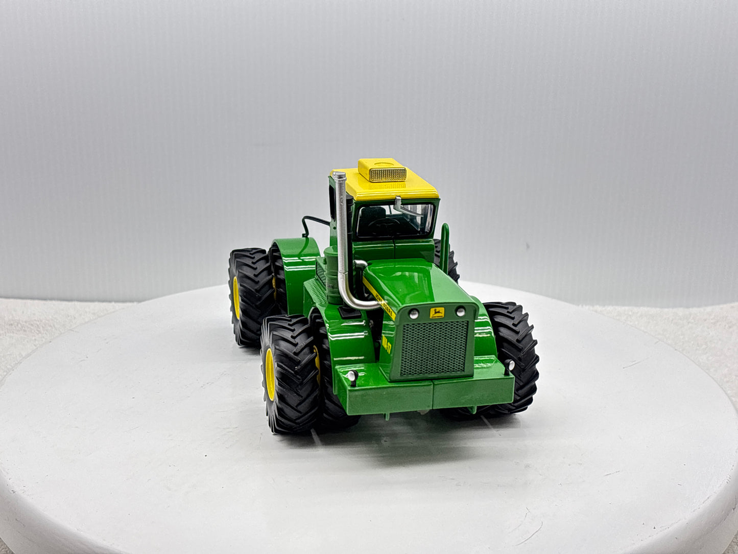 1/32 John Deere WA-17 Prestige