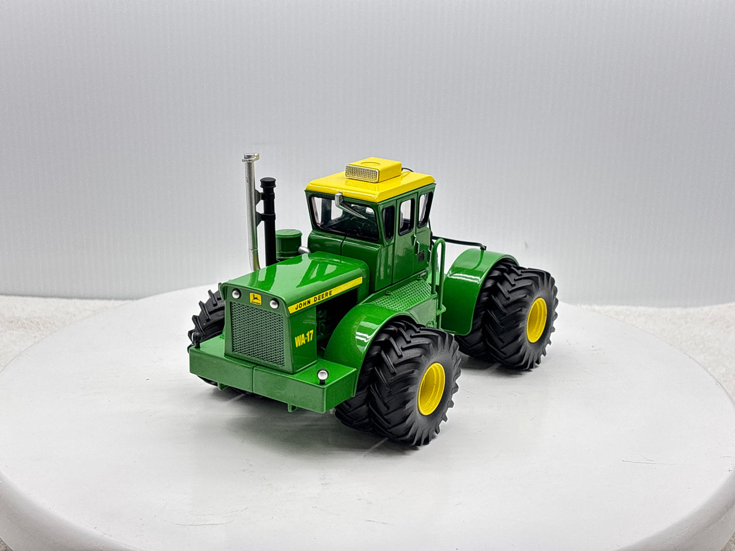 1/32 John Deere WA-17 Prestige