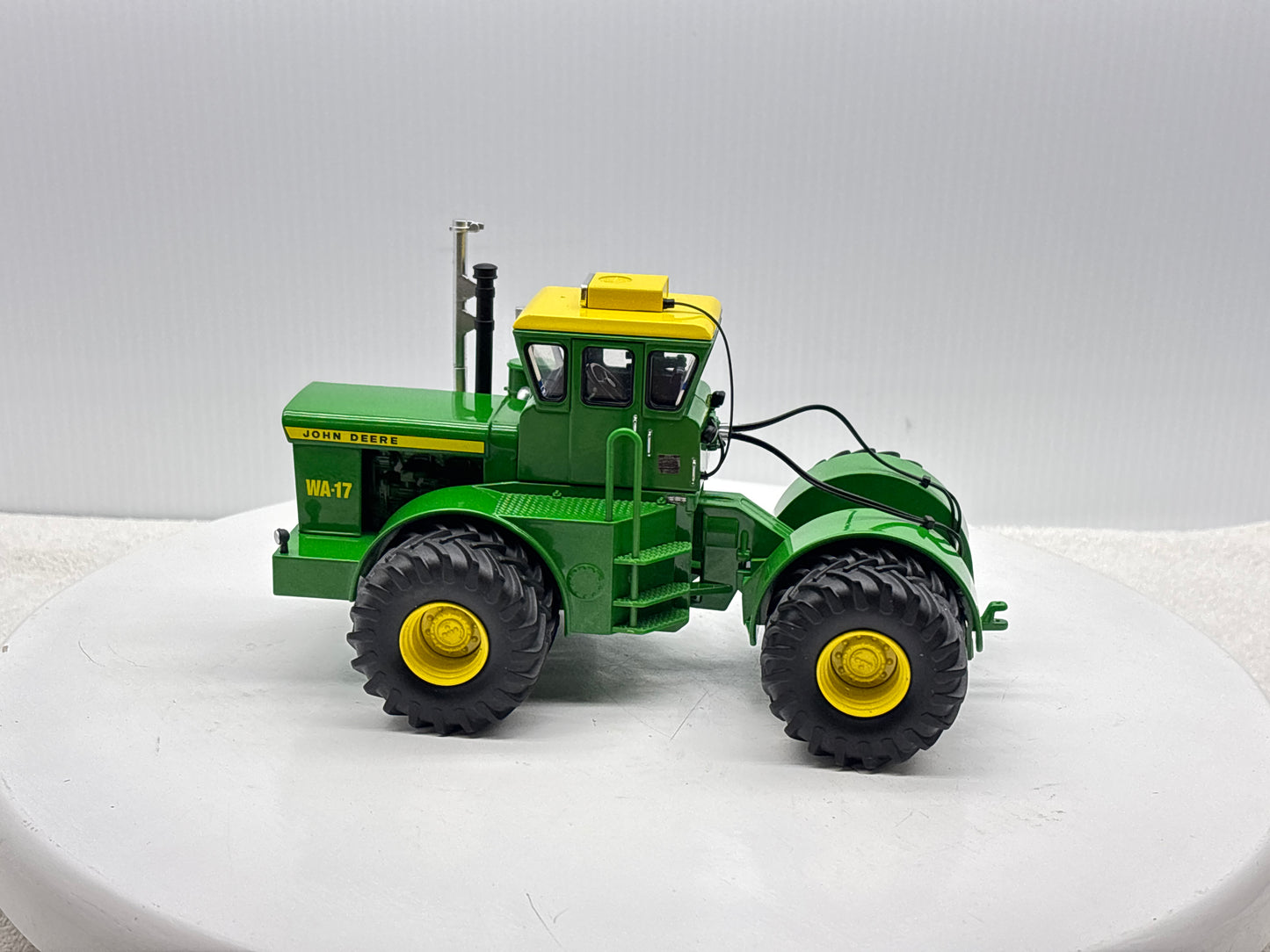 1/32 John Deere WA-17 Prestige